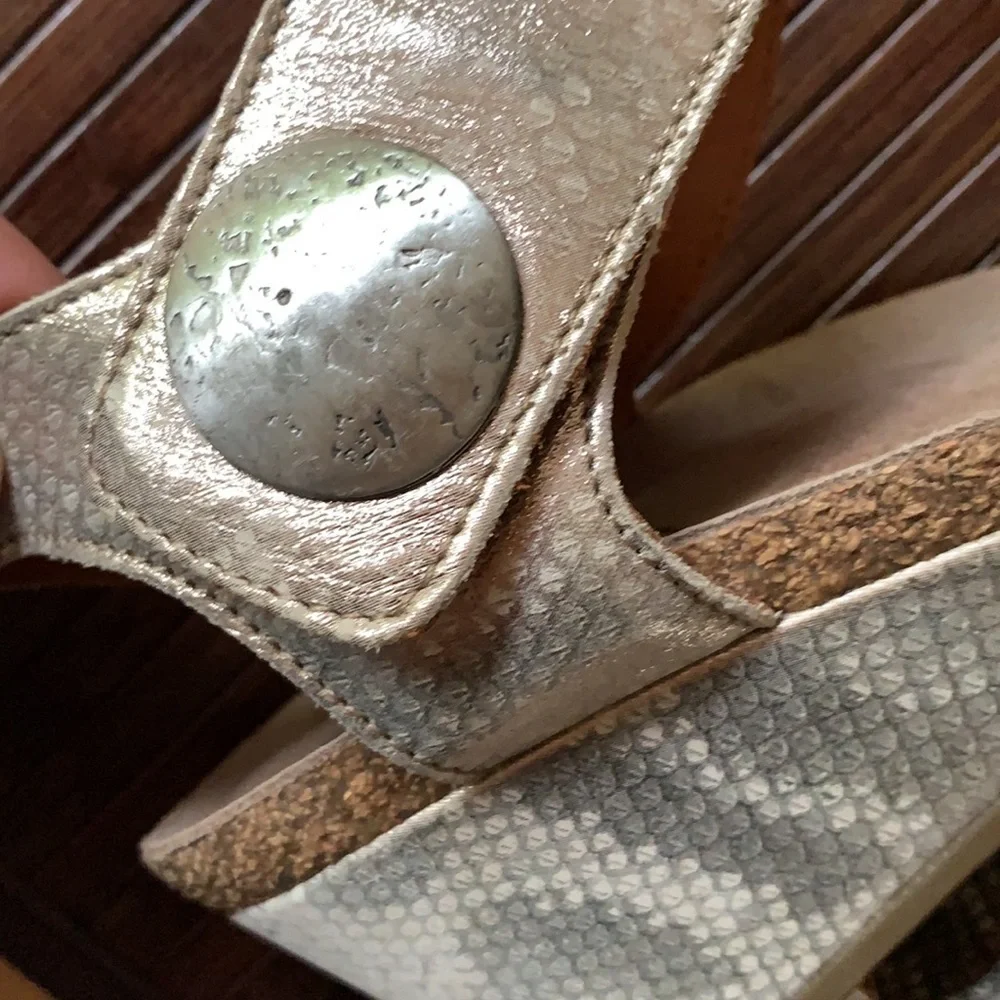 Taos Footwear Silver and Gold Sandals with Wedge Heel - Picture 11 of 11